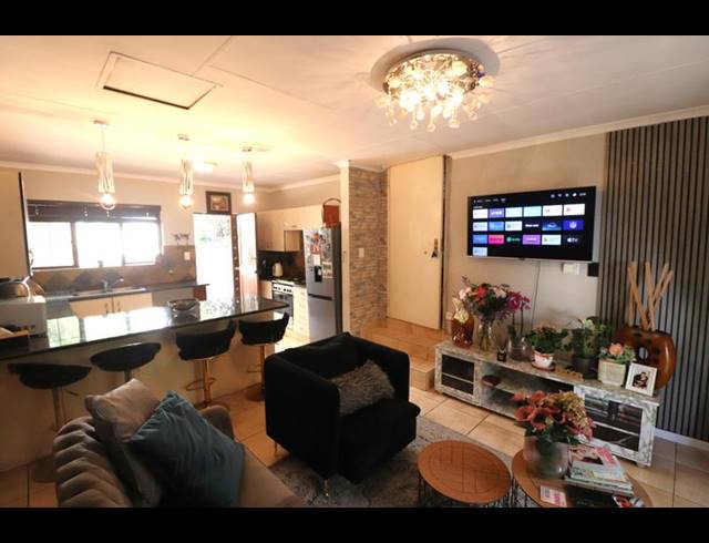 3 BEDROOM HOUSE FOR SALE IN WATERFORD ESTATE